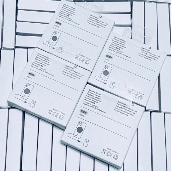 Magnetic Wireless Charger iPhone & USB-C Devices Fast Charging Pad New in Box - Picture 6 of 6